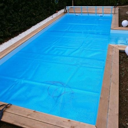 Noppenfolie auf einem Pool